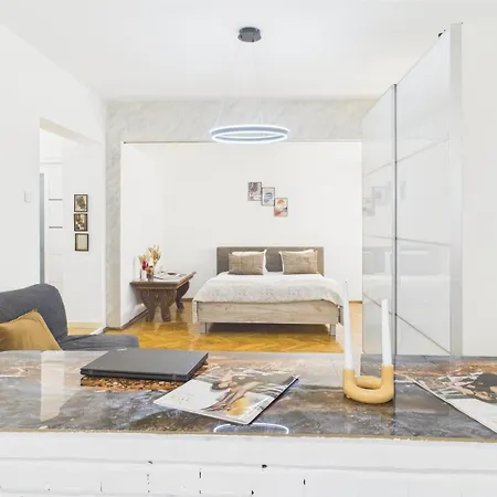 Chic Plevnei Apartment *